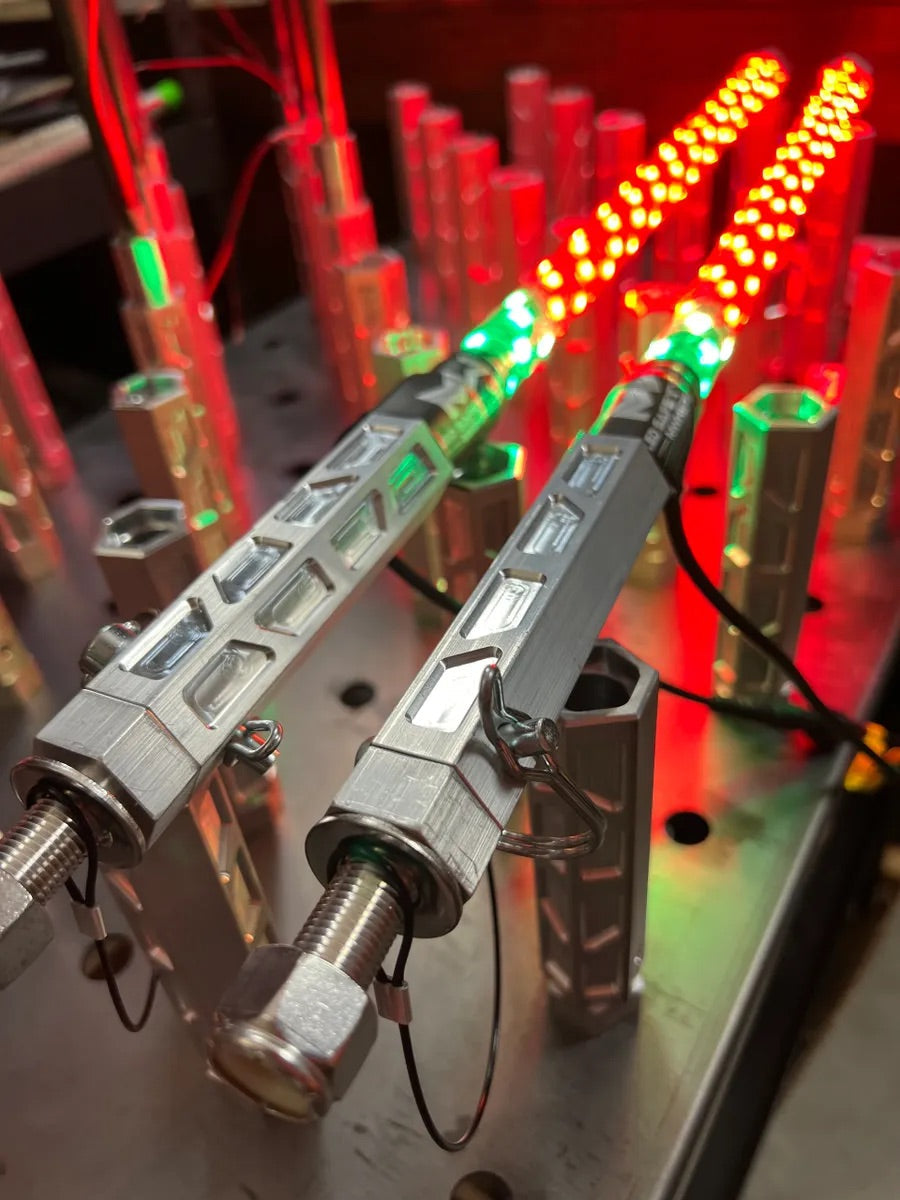 QUICK RELEASE PIN MOUNTS ON WHIP